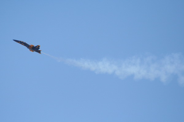 Glamis-0033 - This Blue Angels jet pulled a stall for us after doing a fly by and verticle loop.